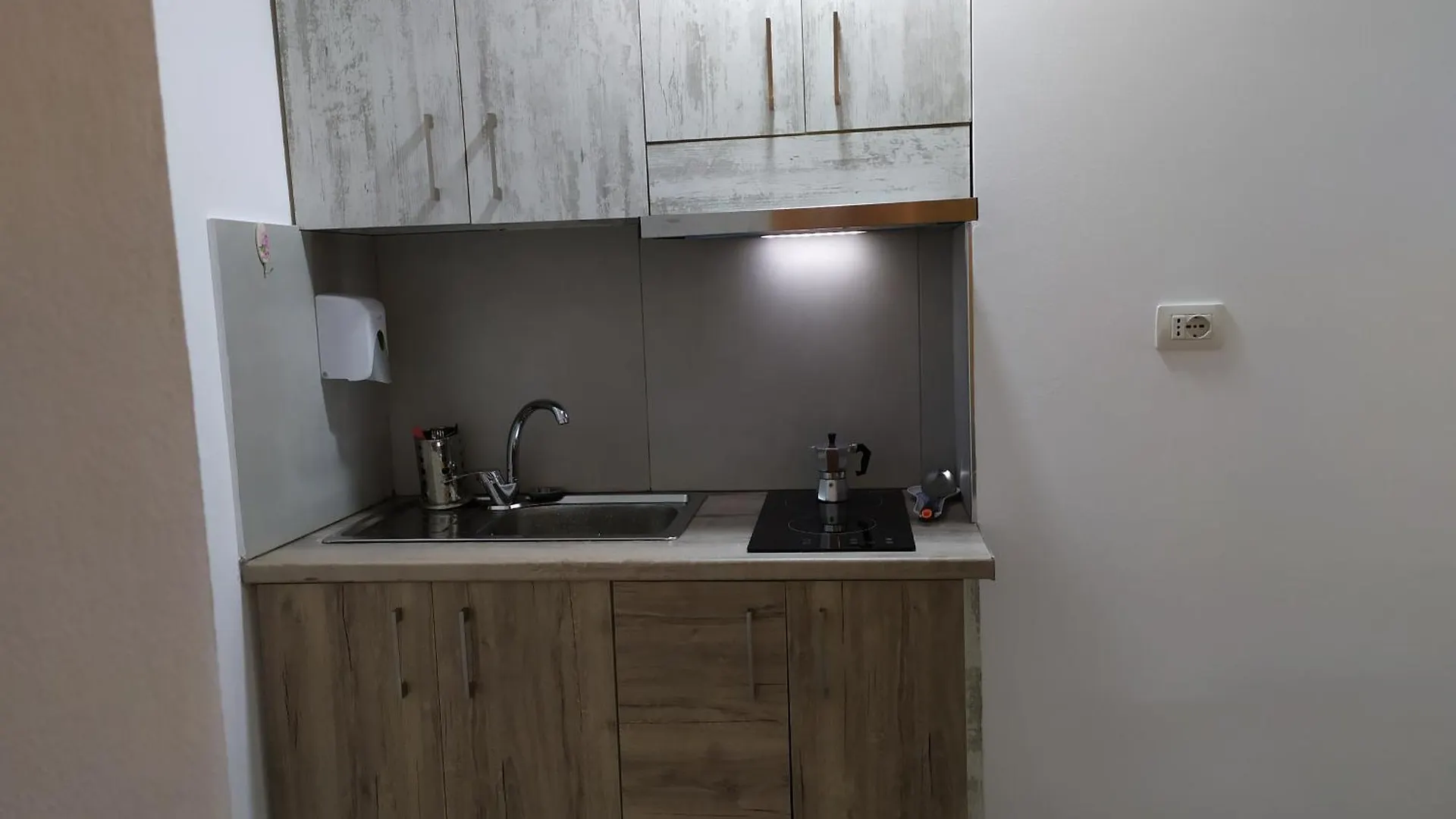 Dinamo Evoo Apartments Tirana 0*,  Albania