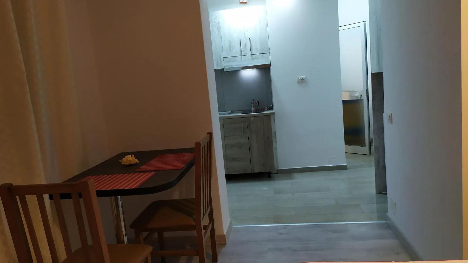 Dinamo Evoo Apartments Tirana 0*,