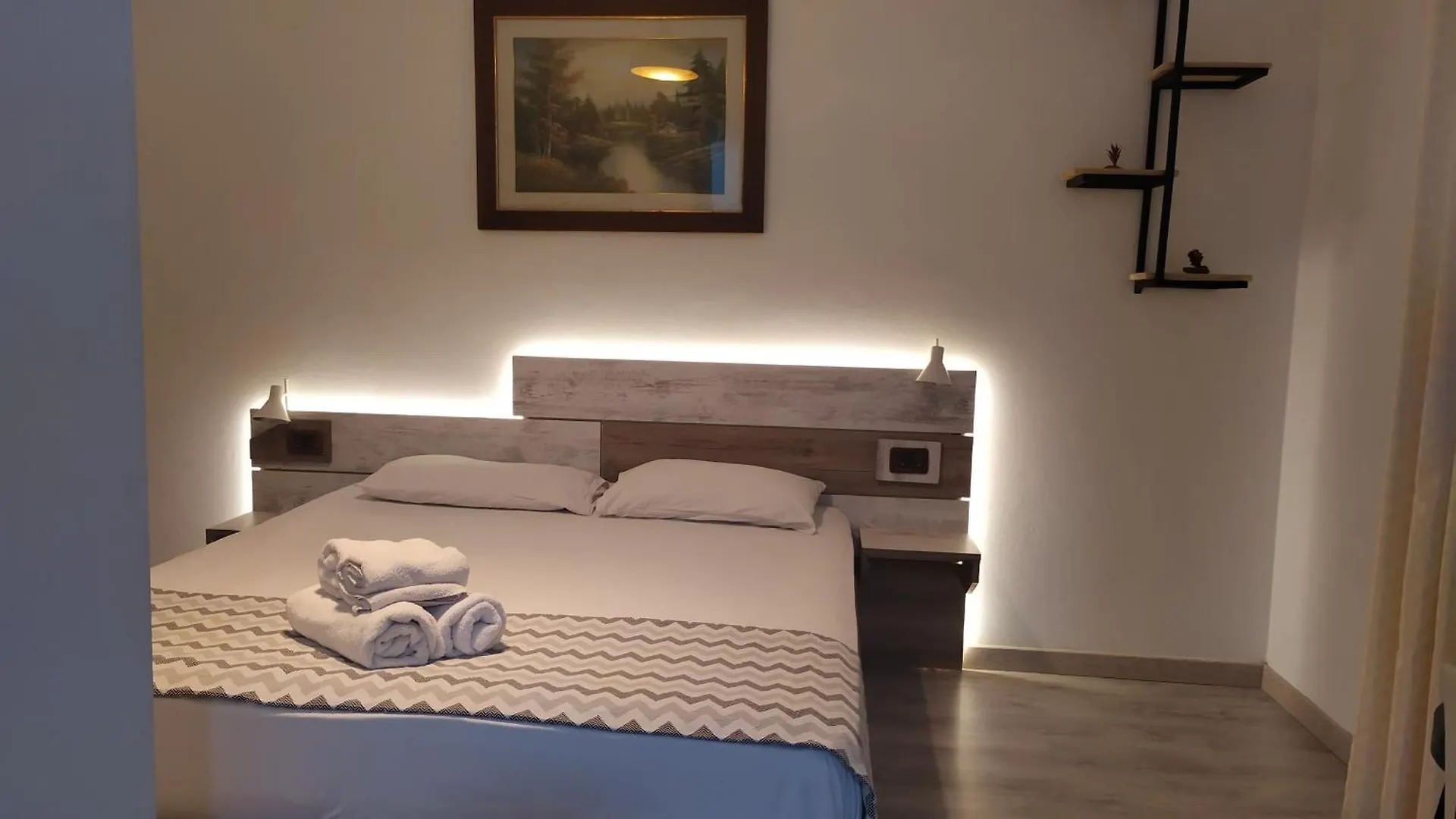 Dinamo Evoo Apartments Tirana 0*,