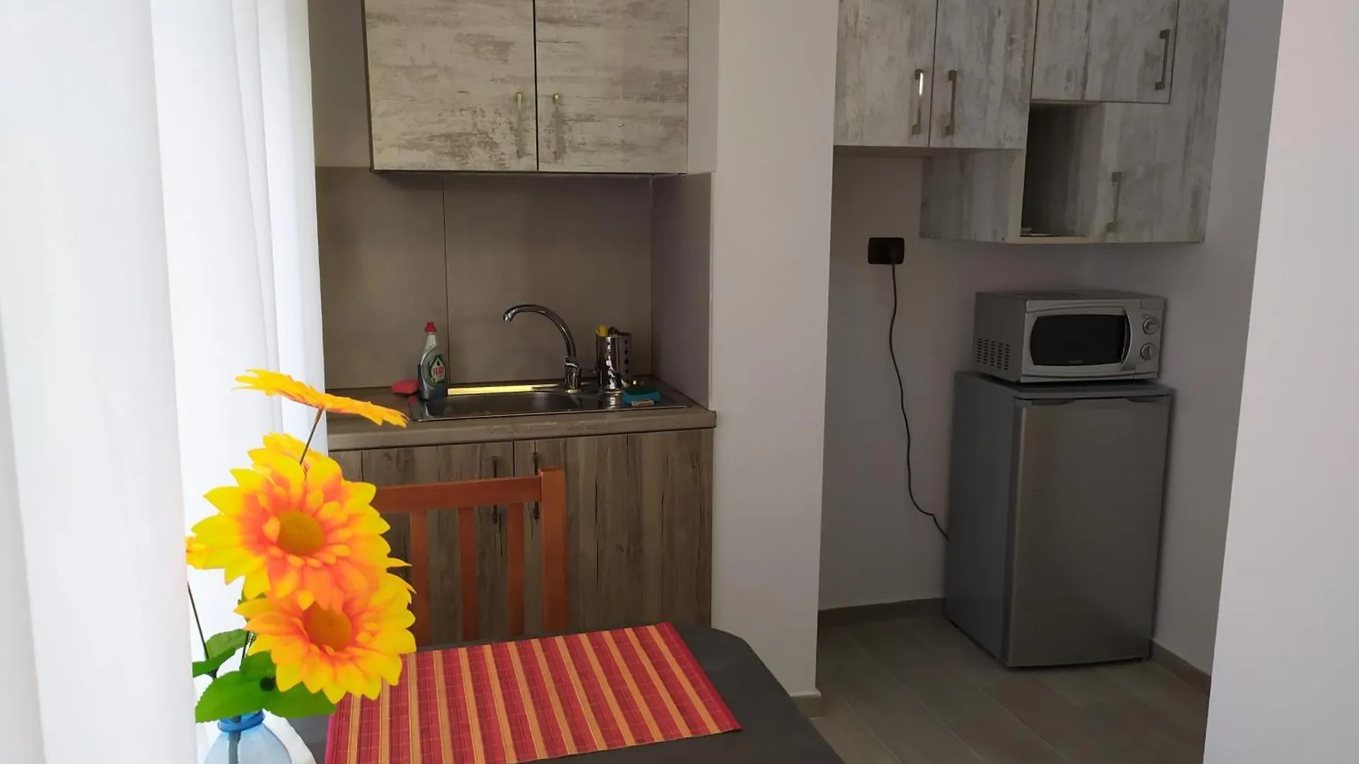 Dinamo Evoo Apartments Tirana 0*,